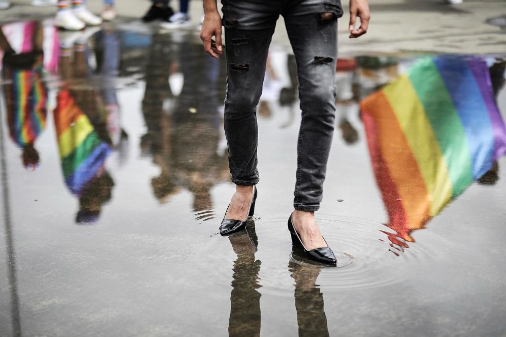 哥伦比亚热议转换疗法禁令，LGBTQ 群体创伤经历推动立法，第三次提案盼突破