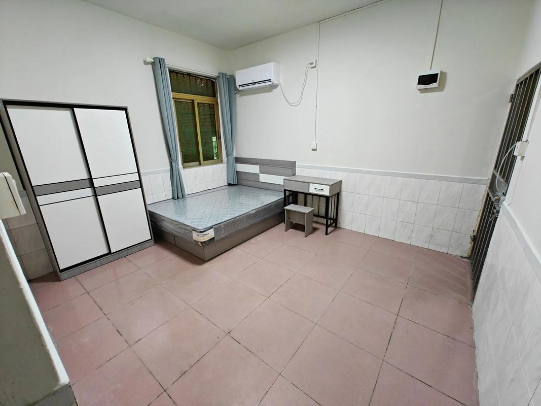 The rent dropped from 800 yuan to 450 yuan and the landlord decided not to rent it.