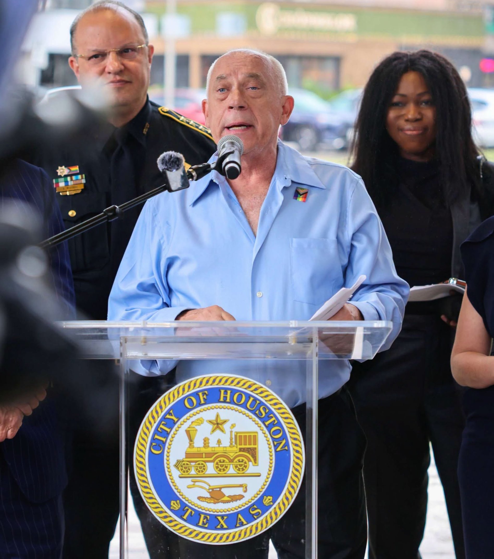 États-Unis : Houston réinstalle les bannières Pride sur Westheimer