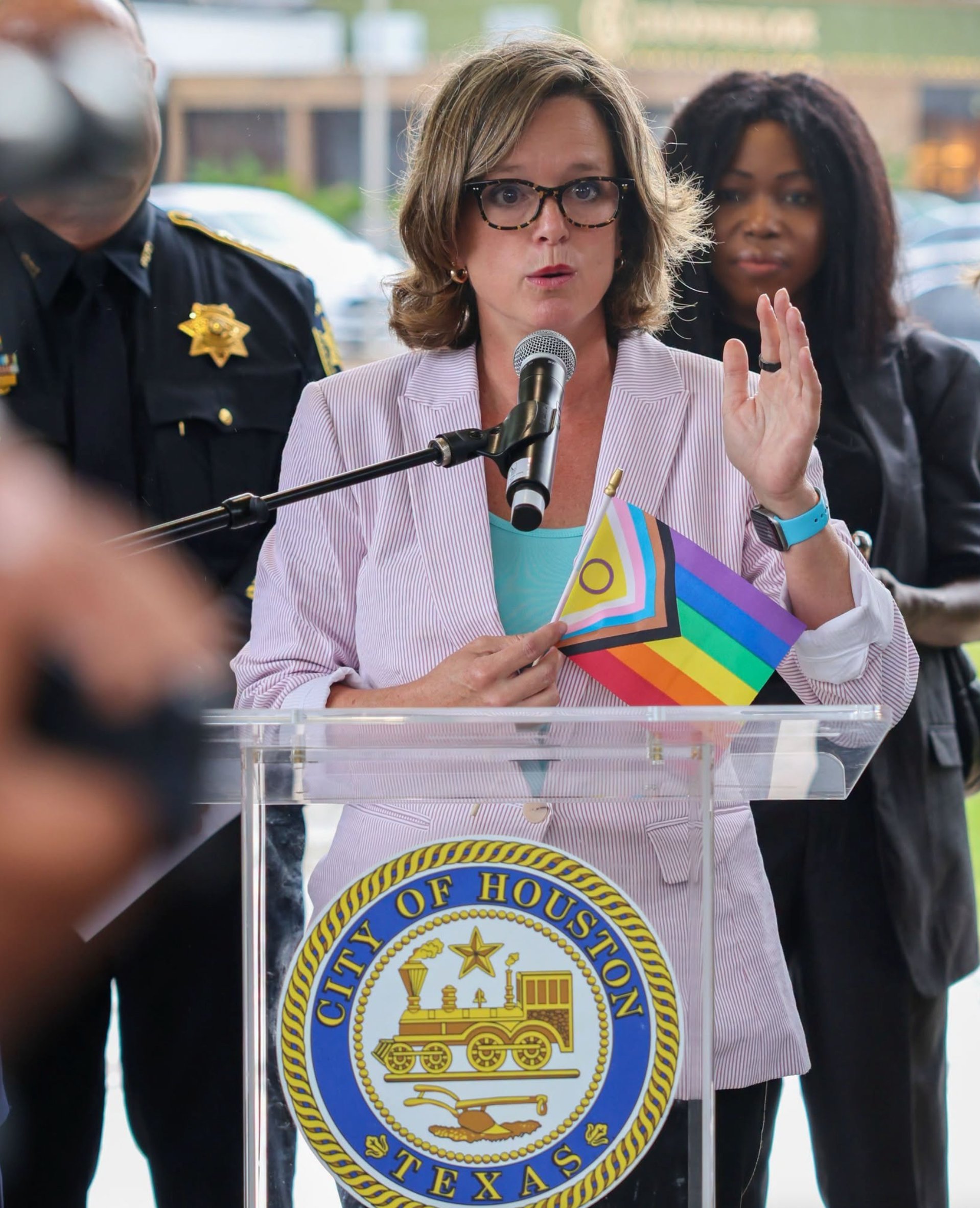 États-Unis : Houston réinstalle les bannières Pride sur Westheimer